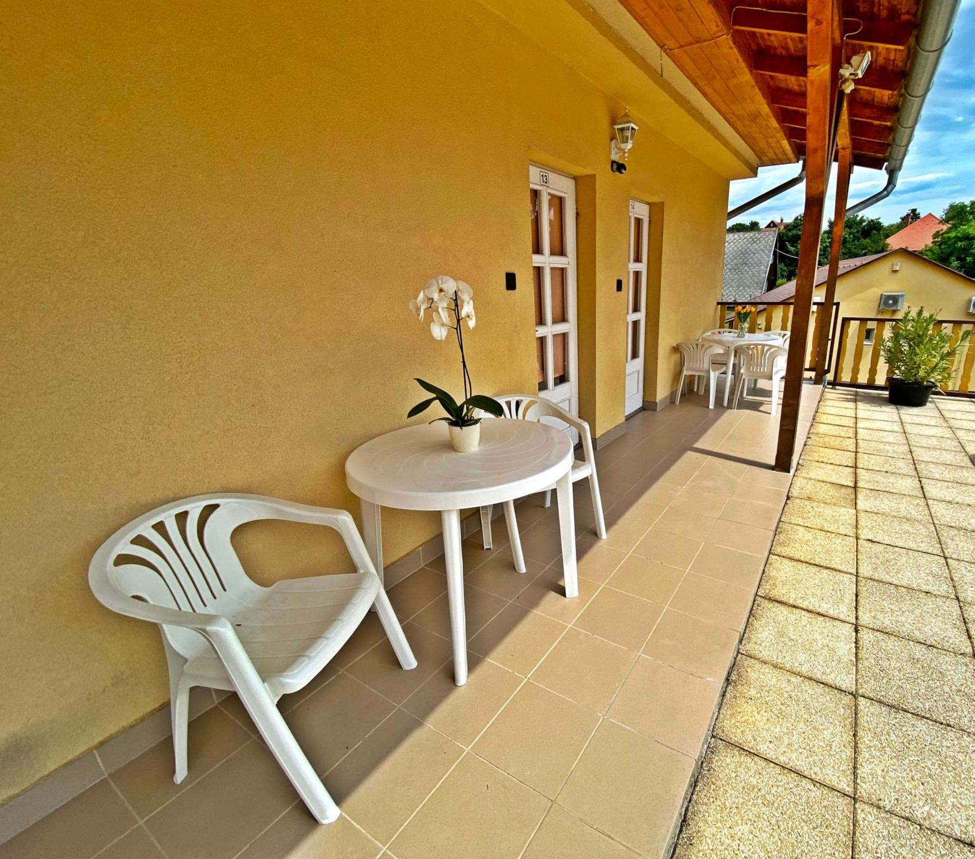 Hotel Magnólia Balatonszepezd Habitación foto